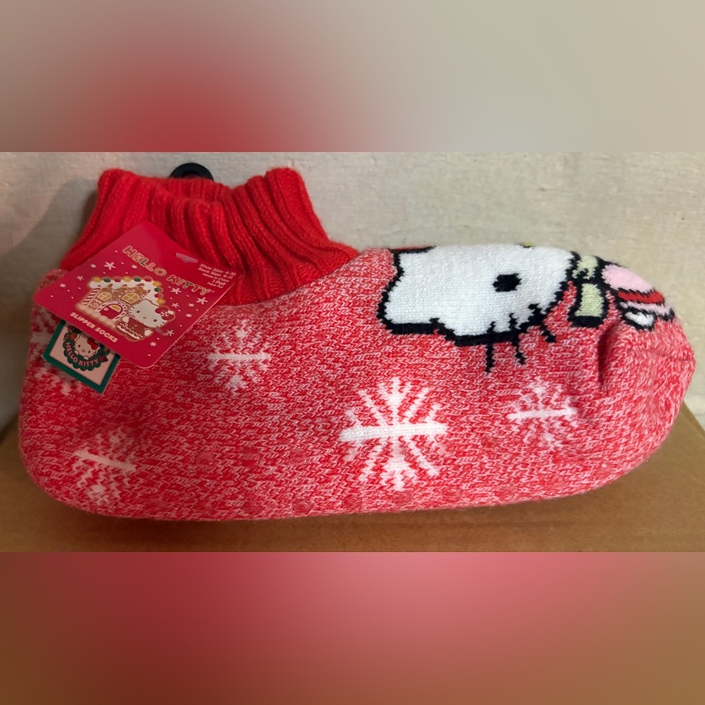 Hello Kitty Slipper Socks - Picture 2 of 5